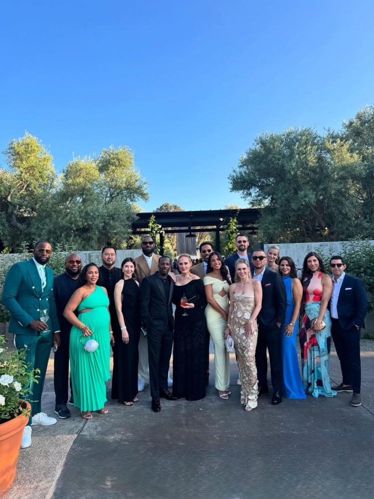 开云官方网站-乐福晒与詹姆斯 追梦 富保罗等度假 并一起打高尔夫🏌🏾