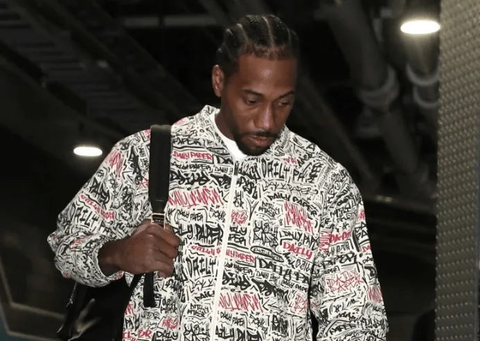 巧合?22年伦纳德因伤出战26%比赛,收到175万隔天就出战